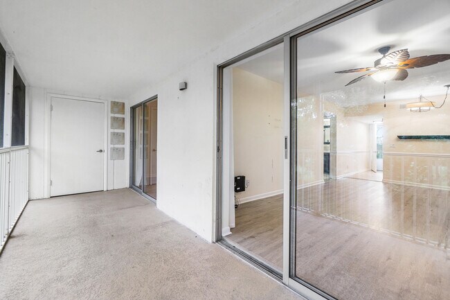 Building Photo - 18081 SE Country Club Dr