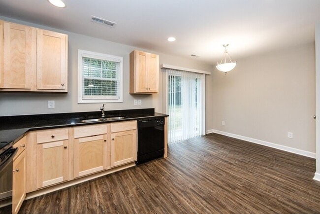 Building Photo - Beautiful 3BD/2.5BA Duplex Home!