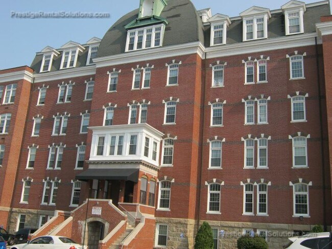 Building Photo - 56 St Joseph St