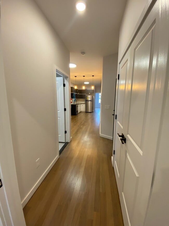 Building Photo - 107 Magazine St