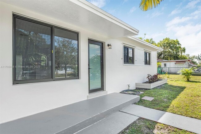 Building Photo - 3241 SW 40th Ave