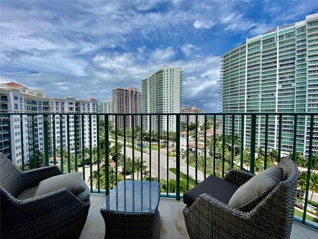 Building Photo - 19900 E Country Club Dr