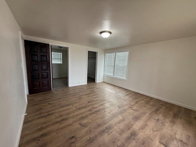 Building Photo - 10608 S Zediker Ave