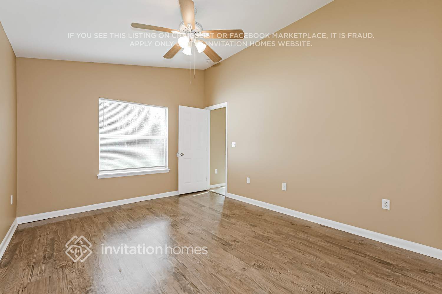 Building Photo - 1319 W Knollwood St