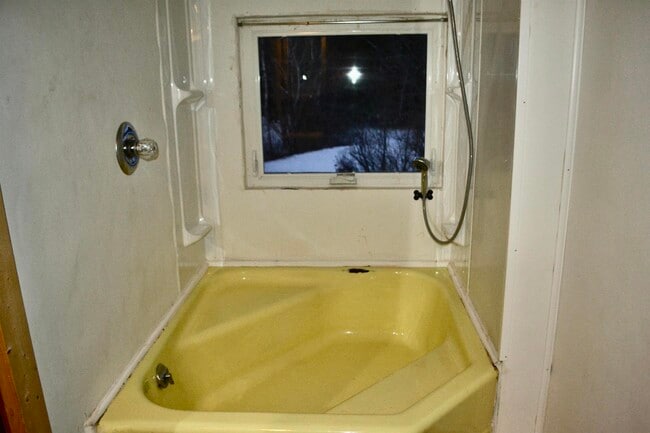 Building Photo - 224 E Main St