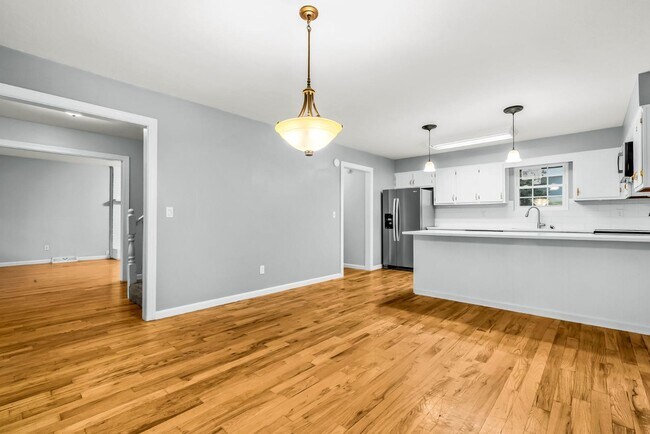 Building Photo - 215 Darrell Dr