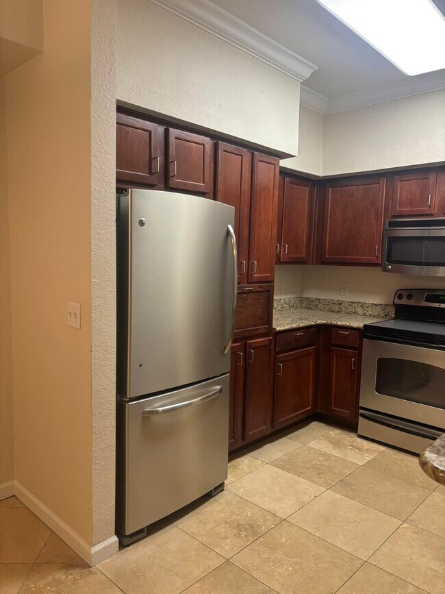 Building Photo - 2801 Chancellorsville Dr