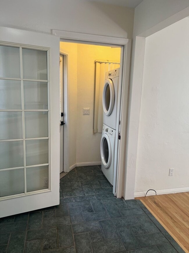 Building Photo - Charming Cottage in North Park!