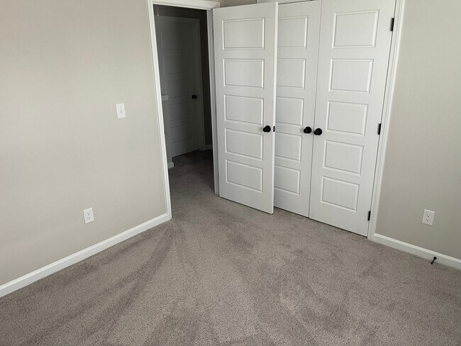 Building Photo - Spacious, Stylish, and Ready for You!