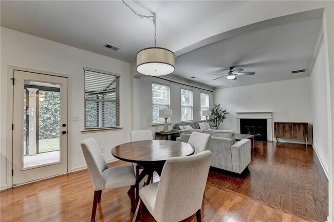 Building Photo - 5013 Groover Dr