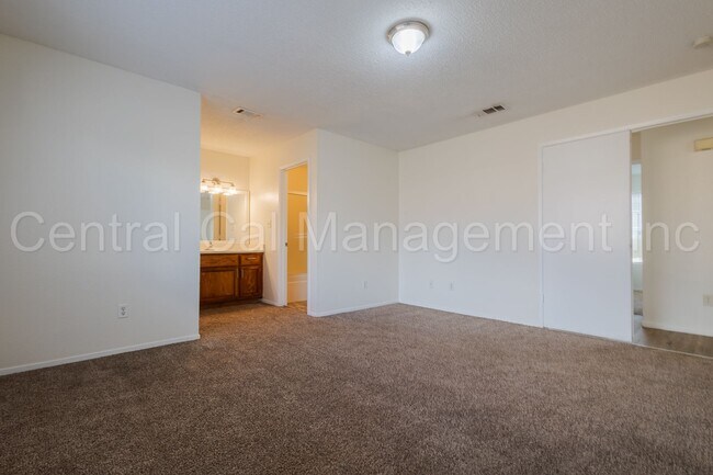 Building Photo - 3 Bedroom, 2 Bath Home - $2095 per month!