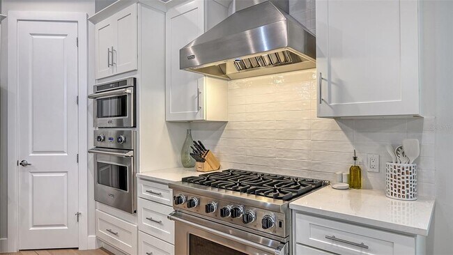 Building Photo - 1537 Siesta Dr
