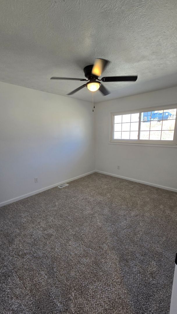 Building Photo - 2 bed/ 1.5 Bathroom Townhouse Church Hill,...