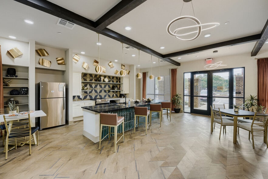 Building Photo - The Heights at Crowley