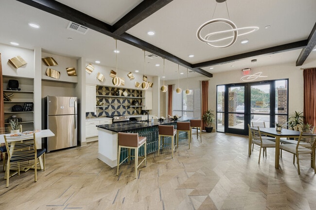 Building Photo - The Heights at Crowley