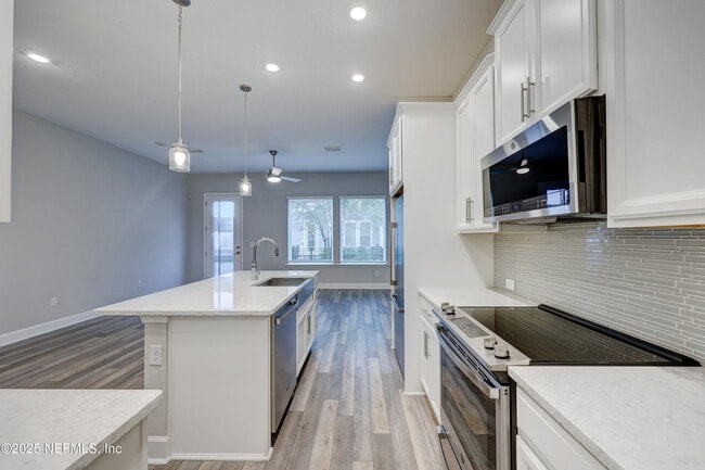 Building Photo - 7435 Calusa Ct