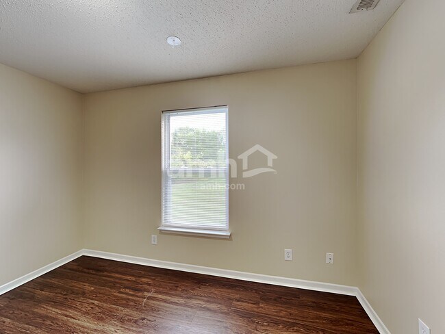Building Photo - 527 Runnymede Ct