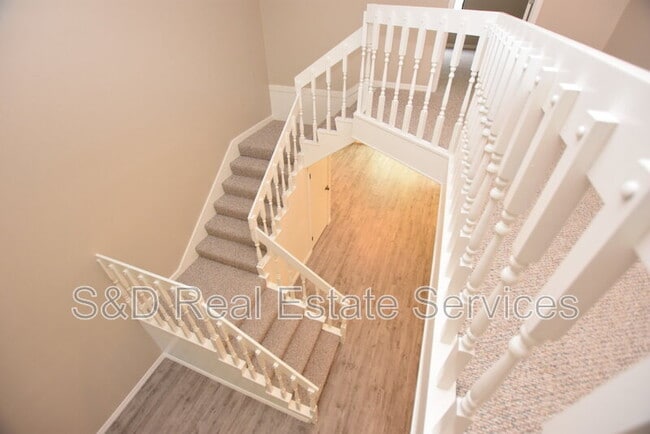 Building Photo - 637 Victoria Square Ln