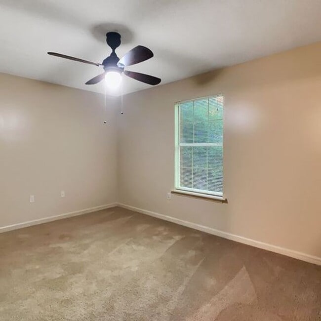 Building Photo - Emory Woods 2 Bed 2 Bath Apartment! Available April 1st!