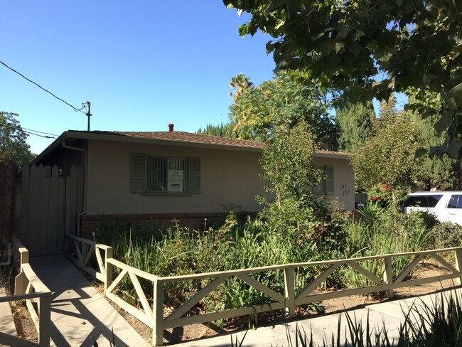 Building Photo - 44-1810