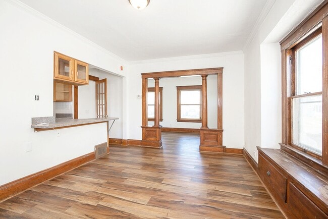 Building Photo - 3 BED 1 BATH BEAUTIFUL SINGLE FAMILY HOME ...