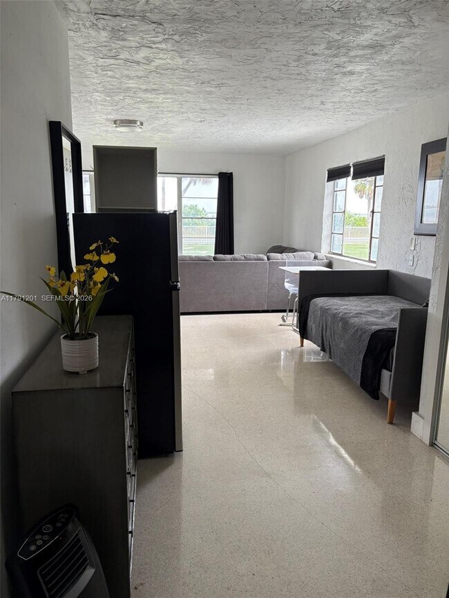 Building Photo - 6003 S Indian River Dr