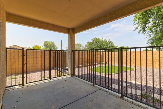 Building Photo - 3050 E Merlot St