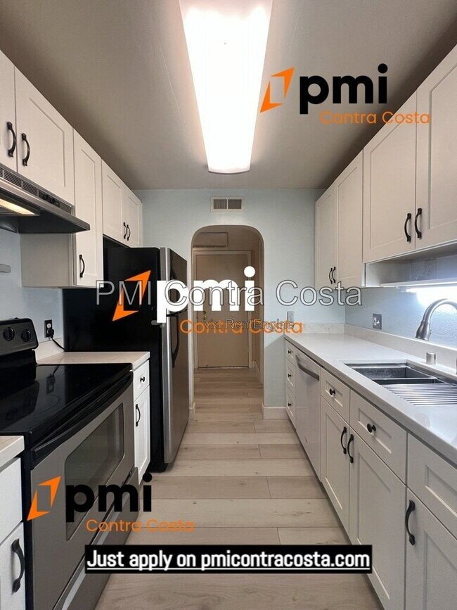 Building Photo - 460 N Civic Dr