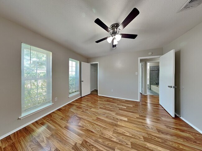Building Photo - 3013 Esters Ct