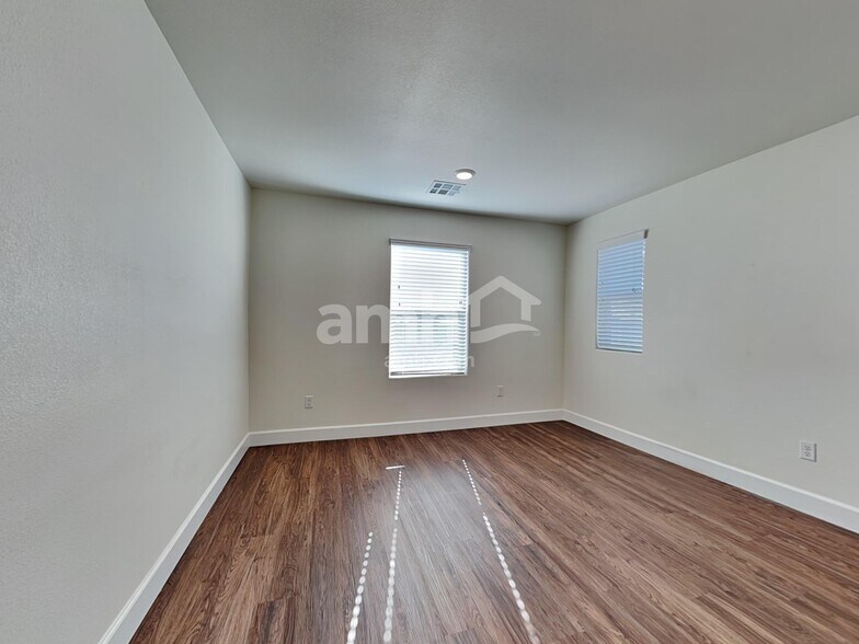 Building Photo - 1501 Garden Swing Ave