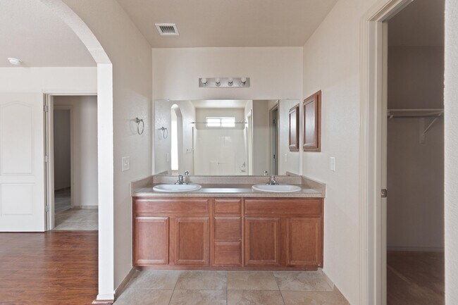 Building Photo - 608 Cactus Creek Pl