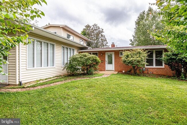 Building Photo - 6525 Byrnes Dr