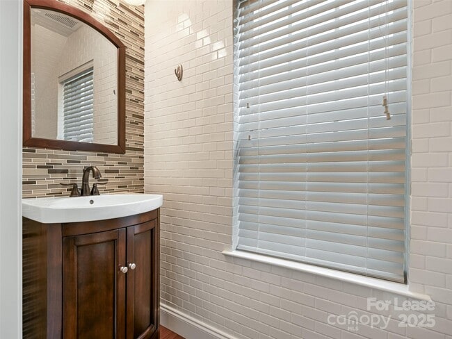 Building Photo - 1530 S Church St