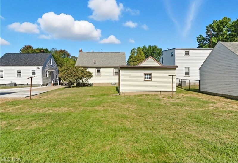 Building Photo - 132 33rd St SE