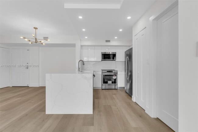 Building Photo - 1155 Brickell Bay Dr