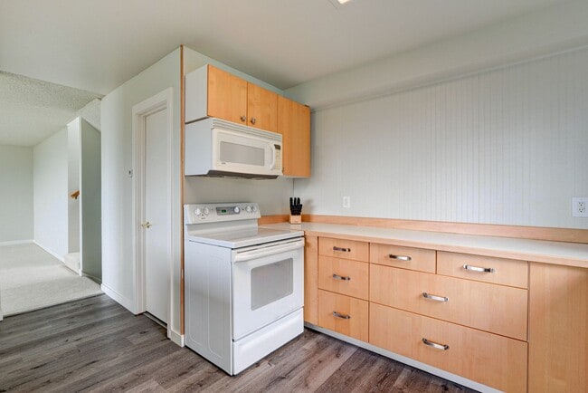 Building Photo - 3 Bedroom Condo on West Beach Bluffs **$500 of the first months rent**