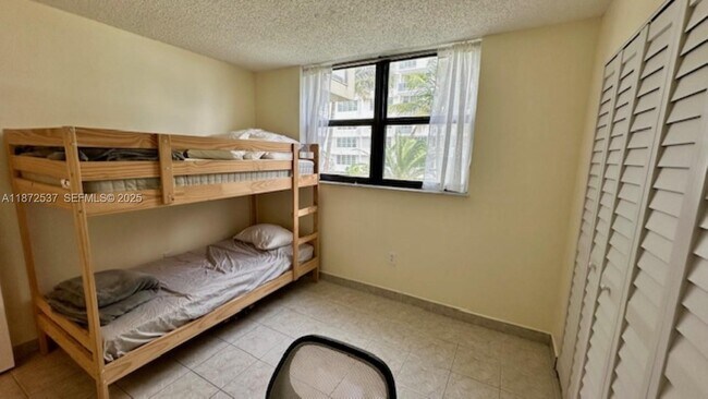 Building Photo - 1623 Collins Ave