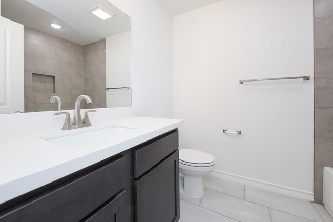Building Photo - 9921 Bijan Dr
