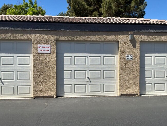 Building Photo - Condo 2 bedroom 2 bathroom Gated Entrance