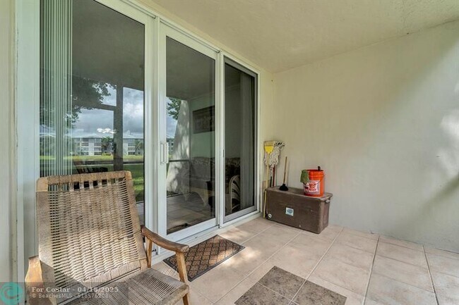 Building Photo - 9430 Poinciana Pl