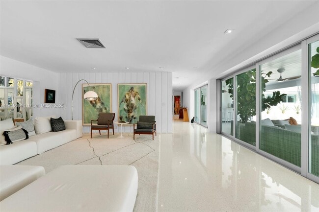 Building Photo - 250 Knollwood Dr