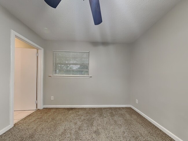 Building Photo - 6936 Clovis Rd