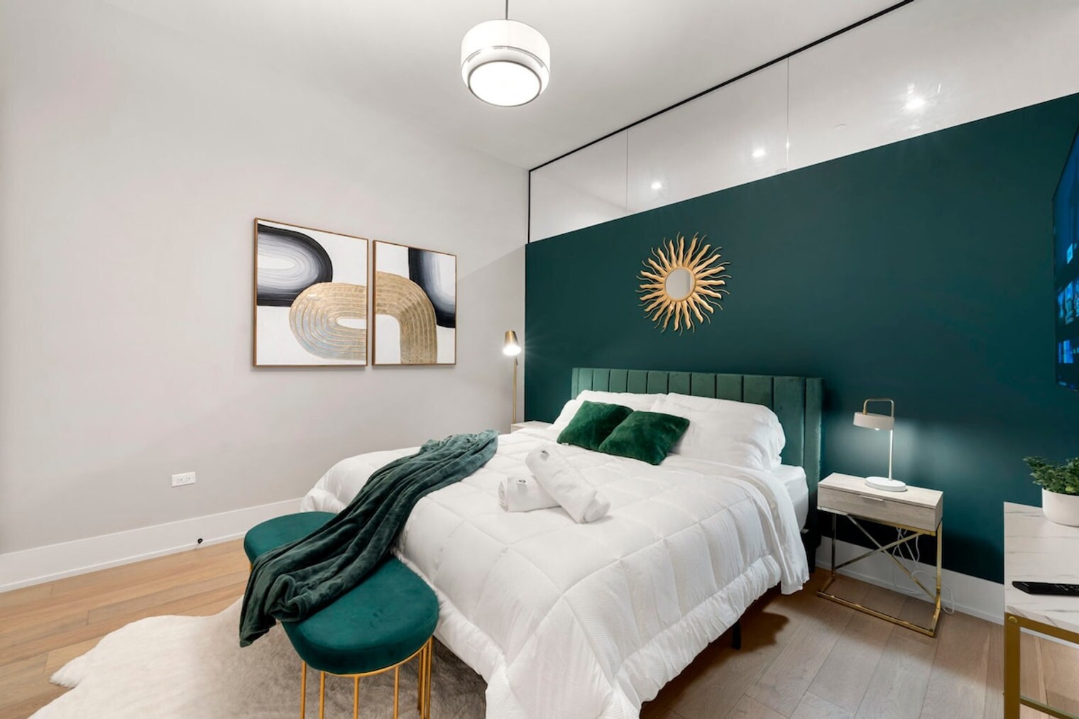 Building Photo - 318 W Grand Ave