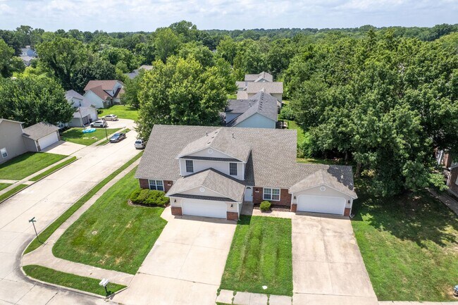 Building Photo - 5001-5003 Carrie Ridge Dr.