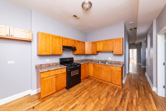 Building Photo - 7237 S Ridgeland Ave