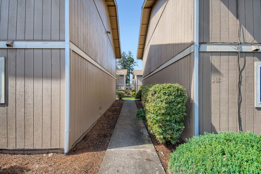 Building Photo - Images Garden View Apartments