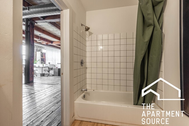 Building Photo - 3124 W Carroll Ave