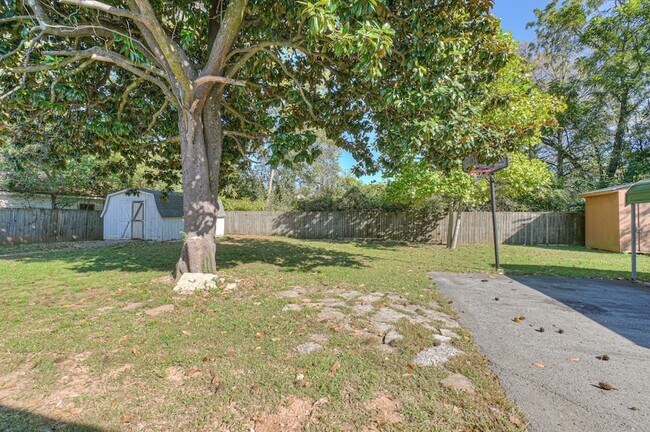 Building Photo - 1402 N Tennessee Blvd