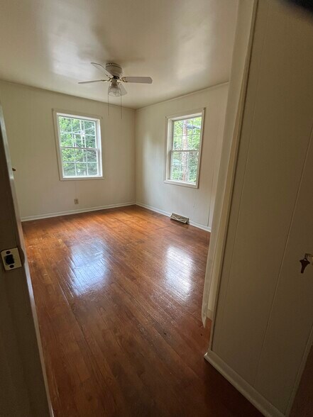 Building Photo - 312 S Poplar St