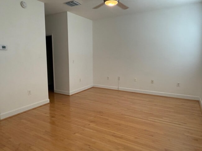 Building Photo - 606 Fern St